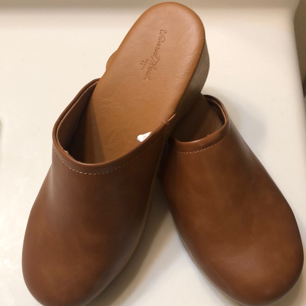 Universal Thread Heeled Clogs